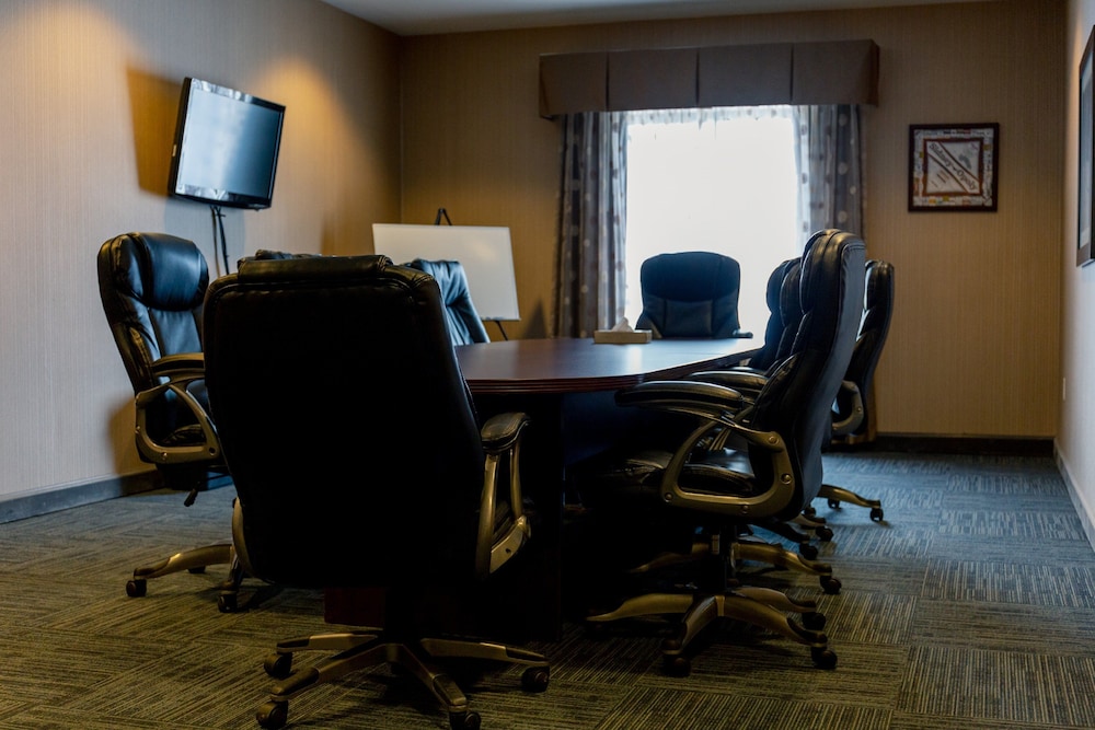 Holiday Inn Express Hotel And Suites Sidney 31/34