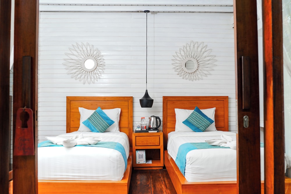 DELUXE, TWIN BEDS