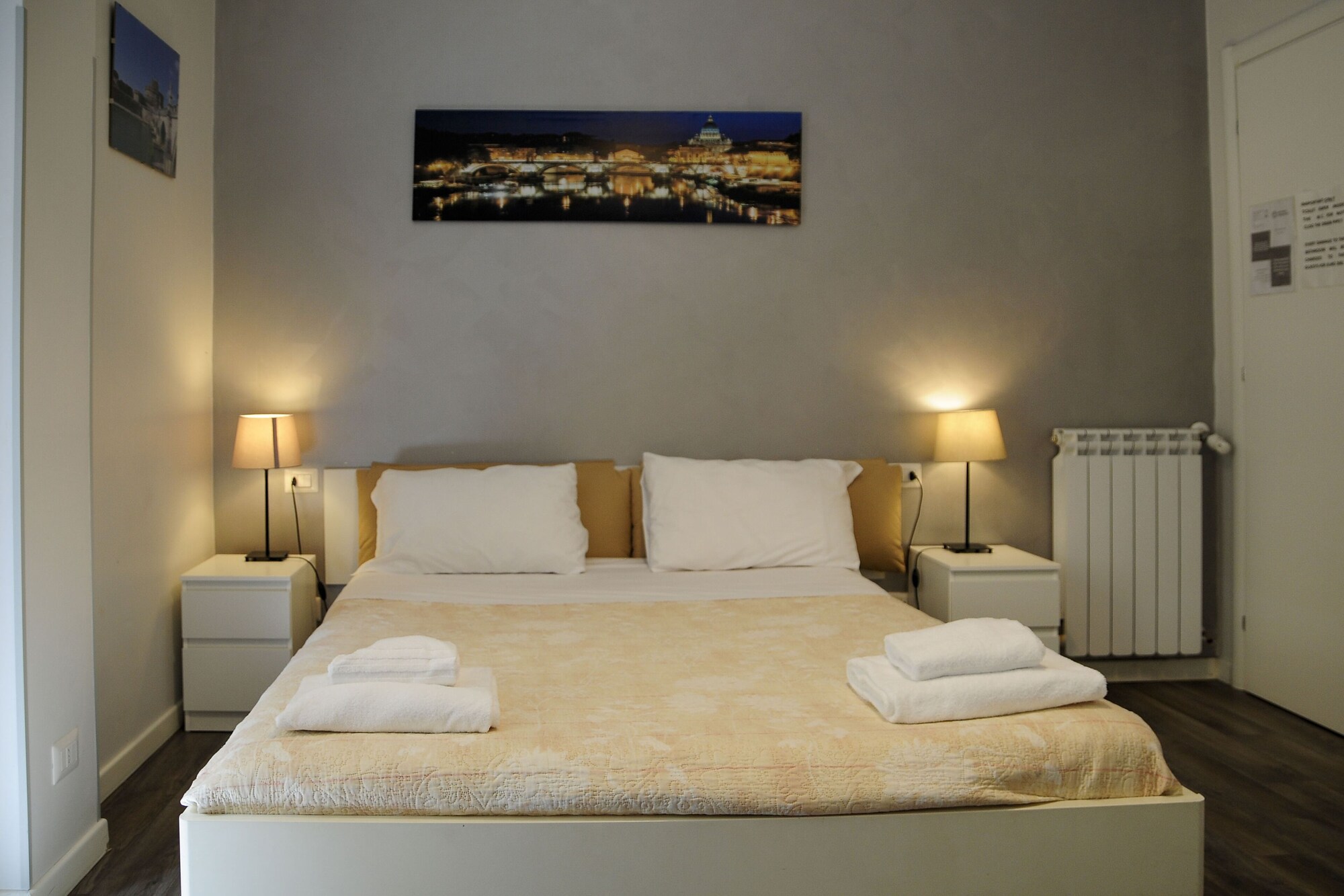 DELUXE, DOUBLE BED, CASTLE VIEW