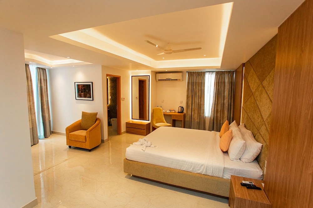 Royal Raj Hotel and Condominium 18/35