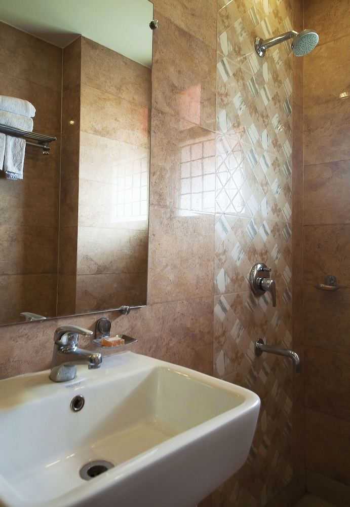 Hotel Pitrashish Premium 20/42