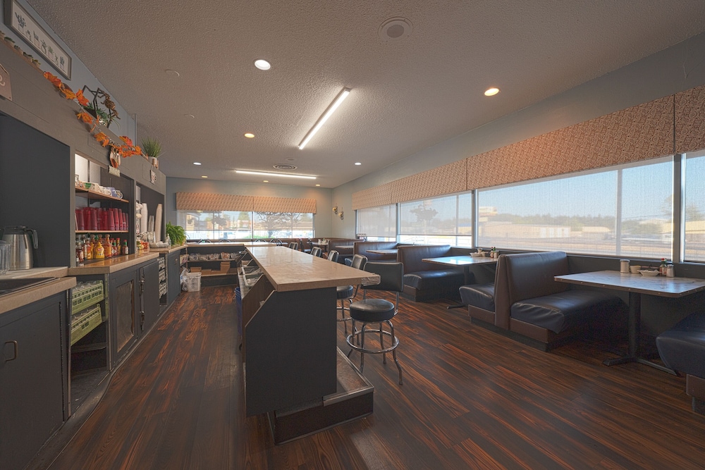 Travelodge Inn & Suites by Wyndham Saint Helens OR 12/37