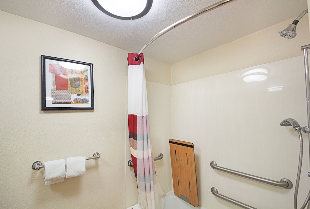 Red Roof Inn Madison 28/31