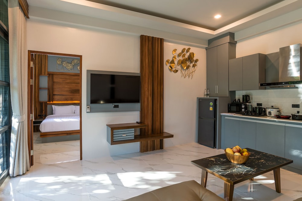 Loy Chalet 7/36