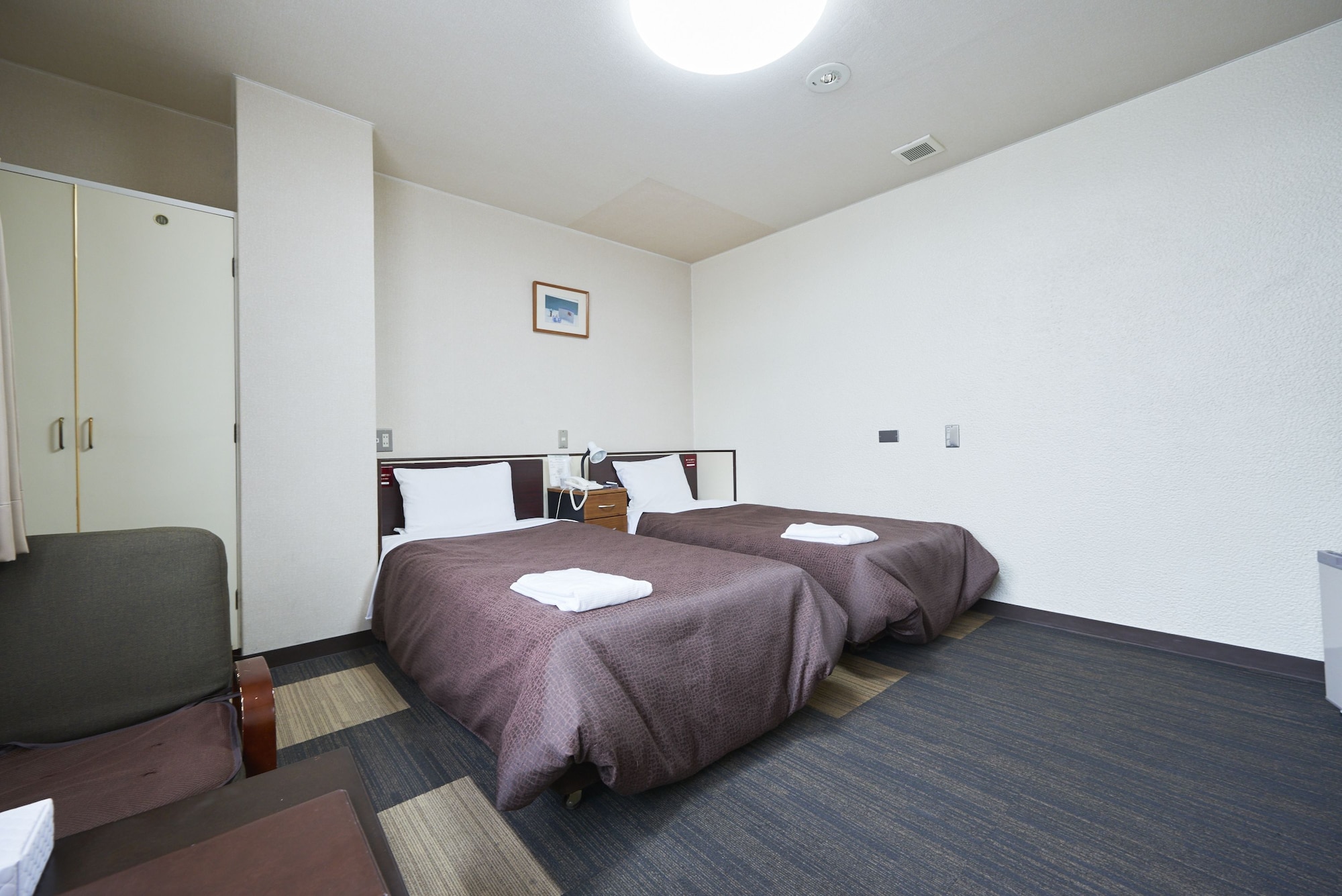 ROOM, TWIN BEDS