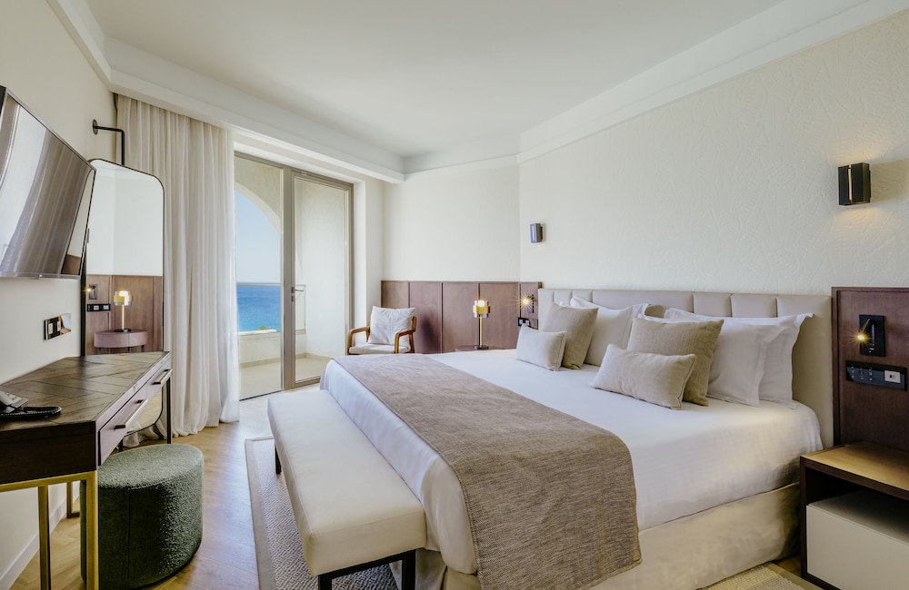Golden Coast Beach Hotel 15/50