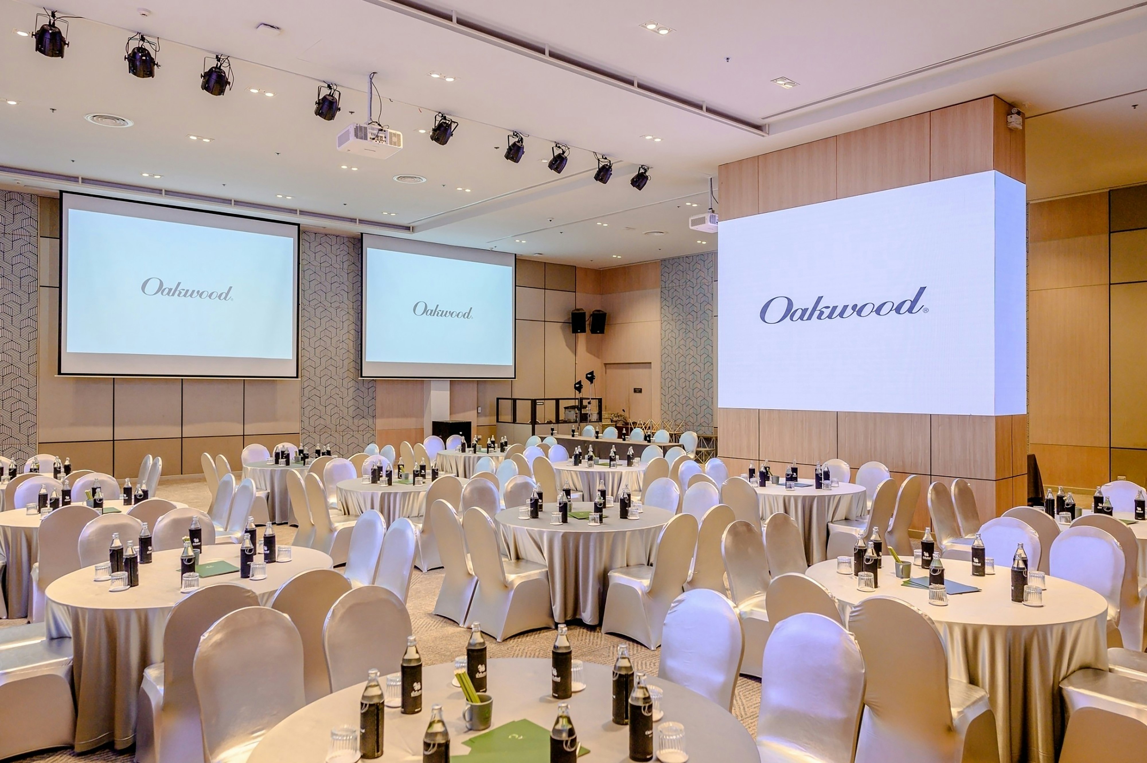 Oakwood Hotel Residence Sri Racha 59/83