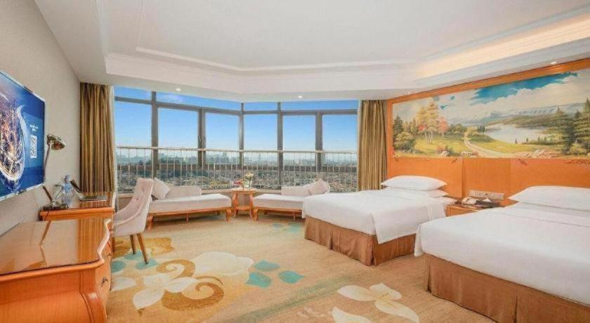 Vienna Hotel (Zhongshan Ancient Town Haizhou) 30/58