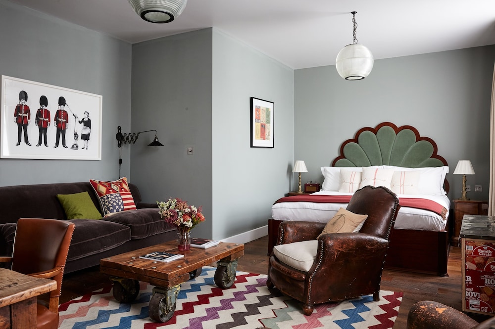 Artist Residence London 32/50