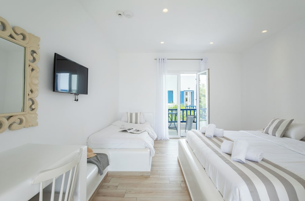 DELUXE, TRIPLE, GARDEN VIEW, BALCONY