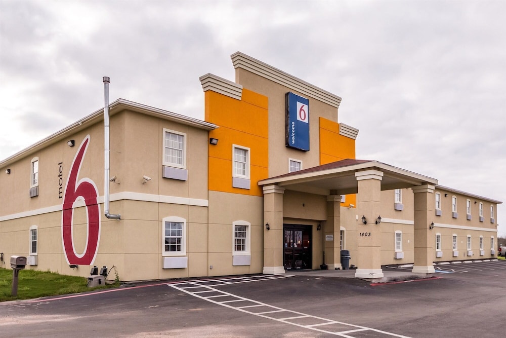 Motel6 Jourdanton, TX 32/37