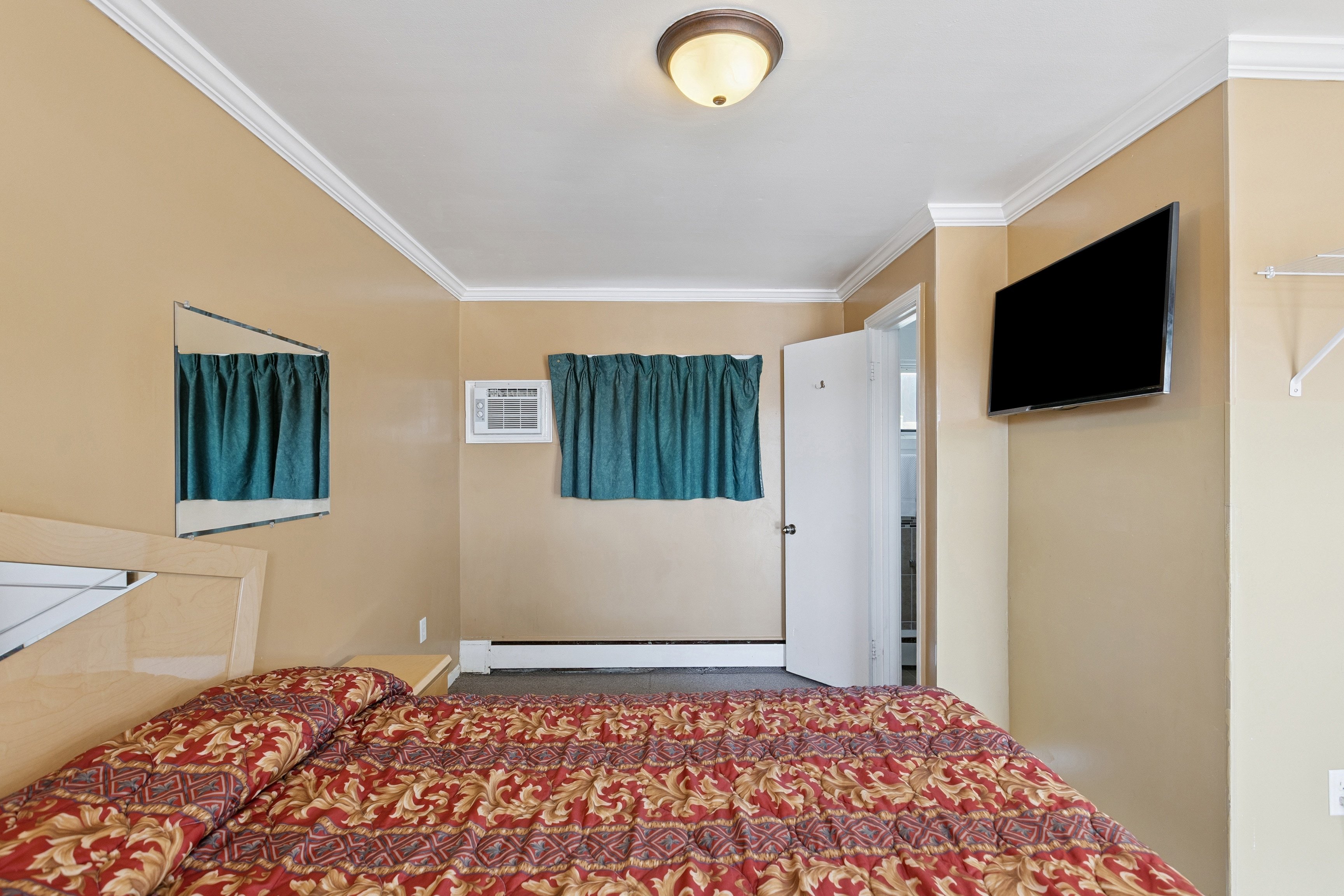 Currys Motel by OYO Saginaw MI 27/39
