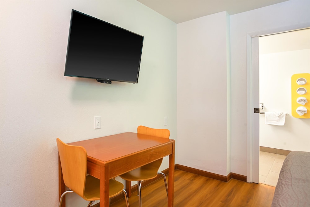Motel6 Ventura, CA - Downtown 22/33