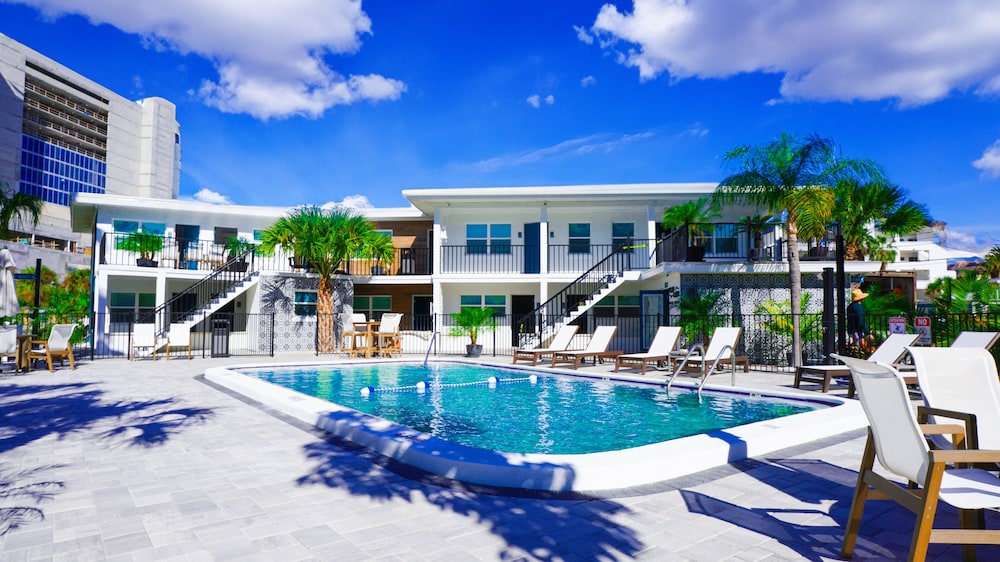 Ivory Sands Beach Suites 6/50