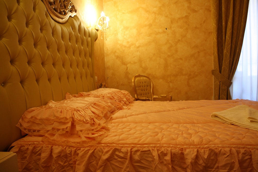 Pope's Suites 25/50