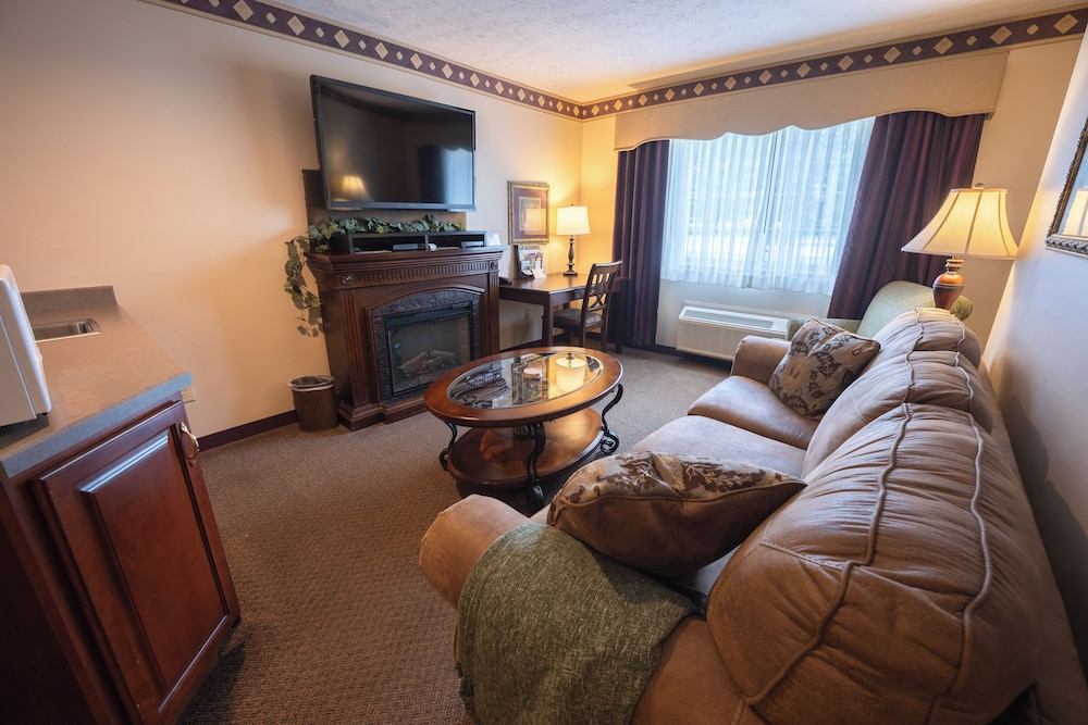 Hearthstone Inn & Suites 40/65