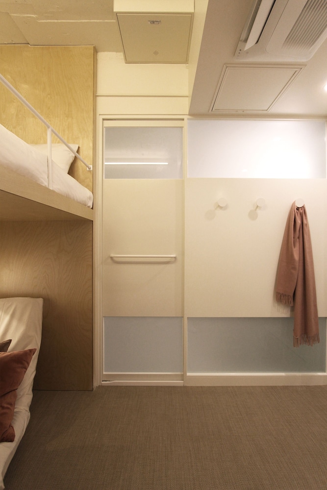 Tong Tong Petit Hotel 34/38
