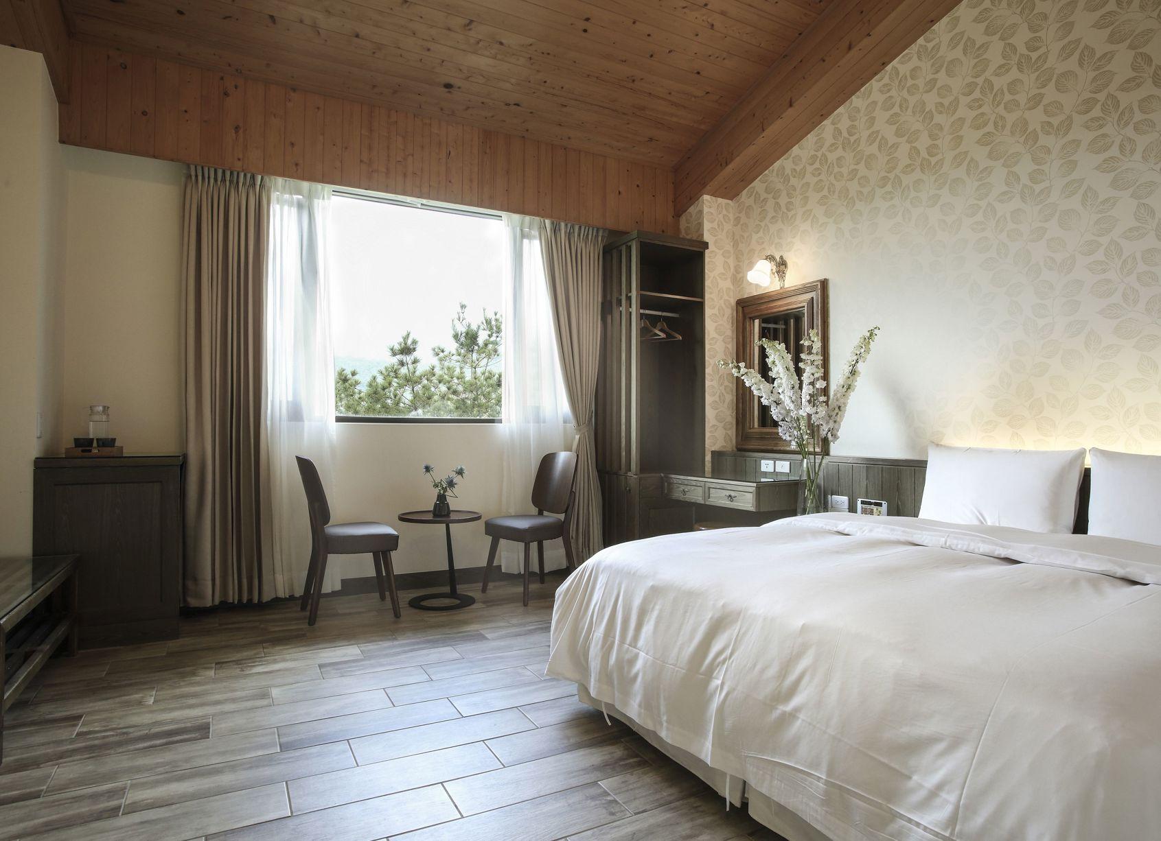Senior, Double Bed, Bathtub