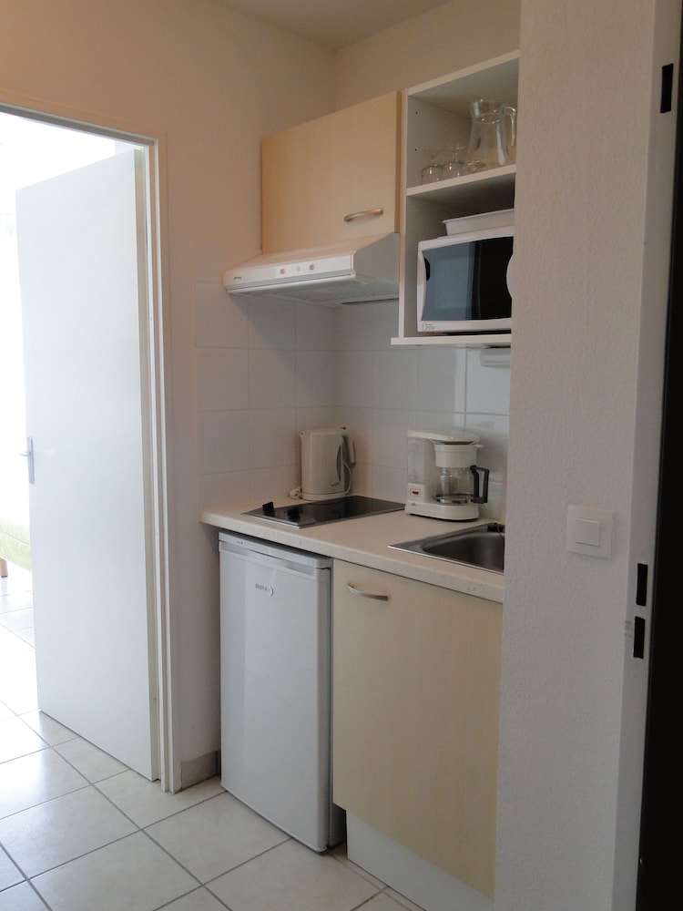 All Suites Appart Hotel Merignac 47/51