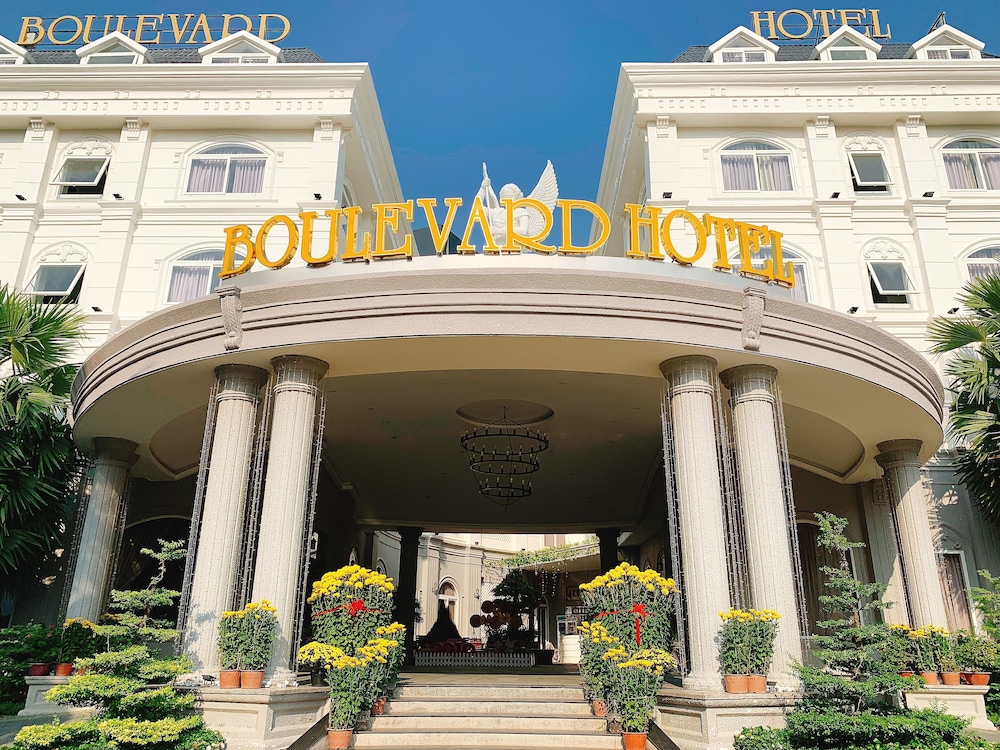Boulevard Hotel 4/71