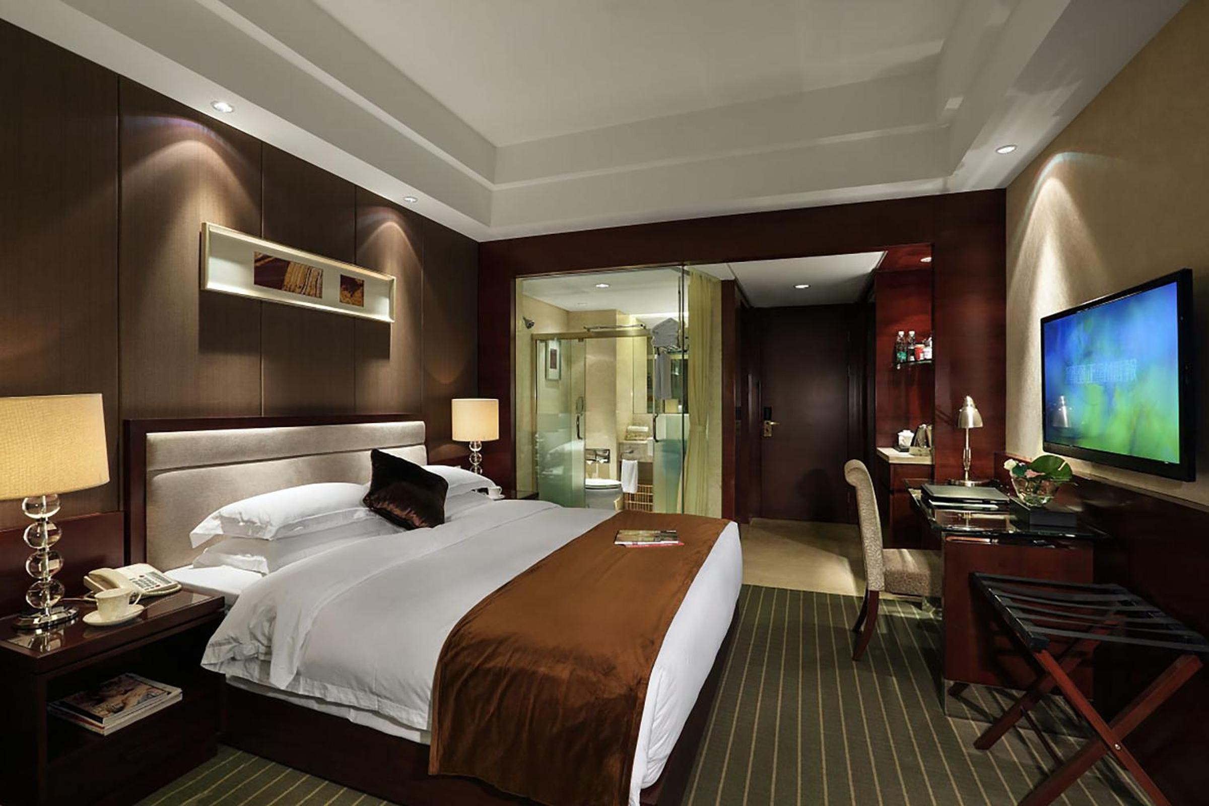 Executive, Queen Bed