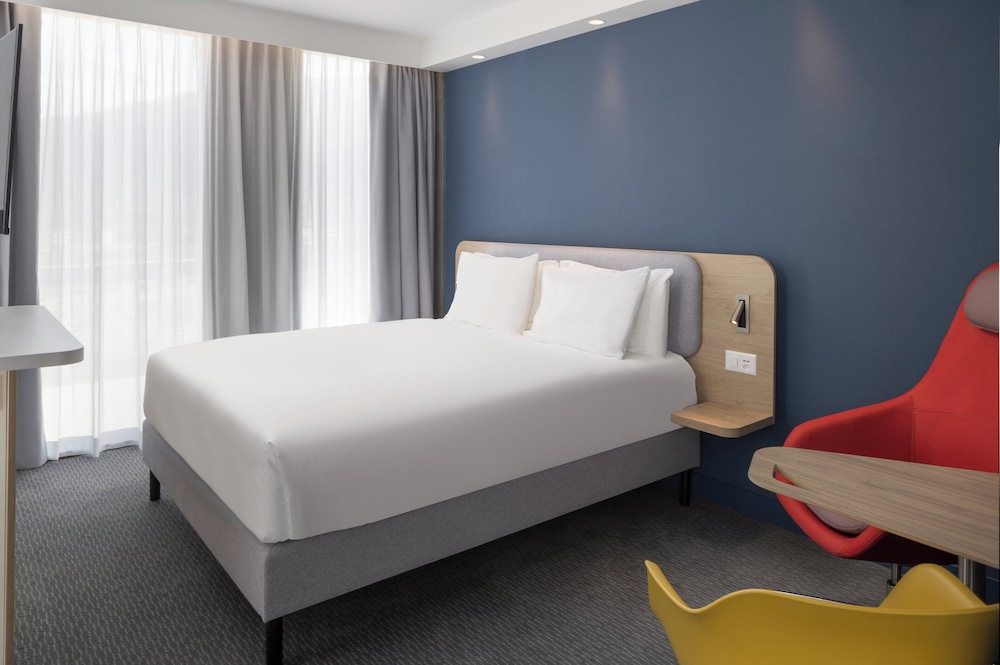 Holiday Inn Express and Suites Sion By IHG 14/50