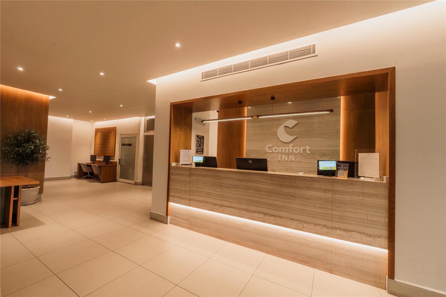 Comfort Inn Monterrey Valle 14/40