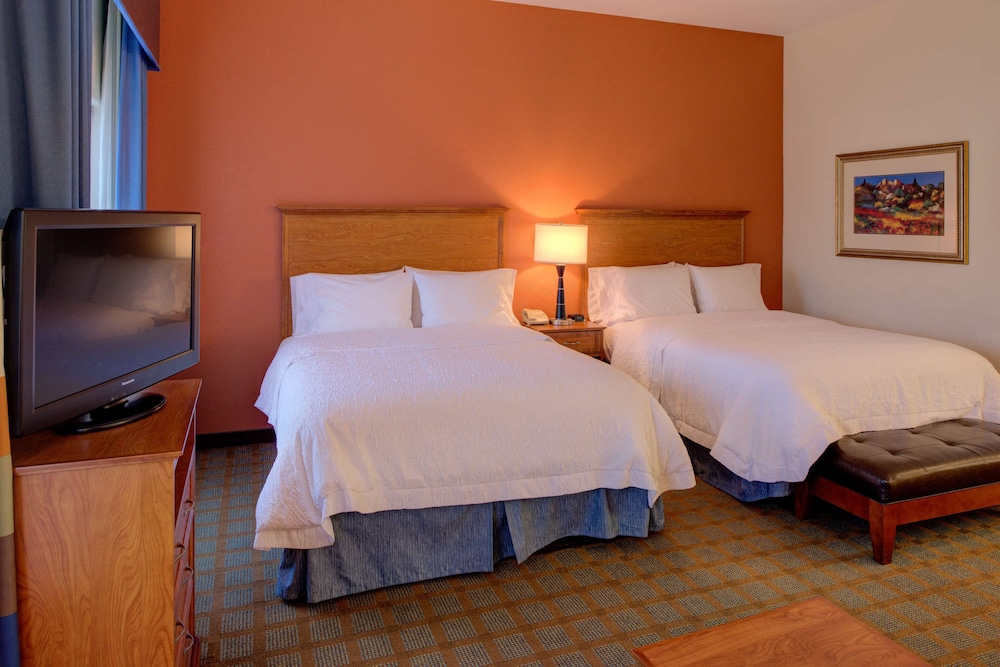 Hampton Inn Suites Ontario 14/60