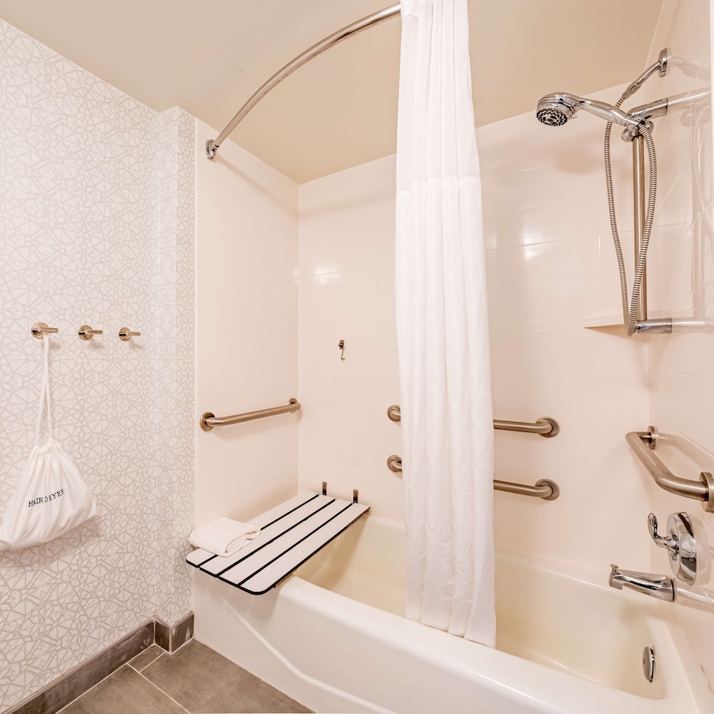 Hampton Inn Gainesville FL 24/66