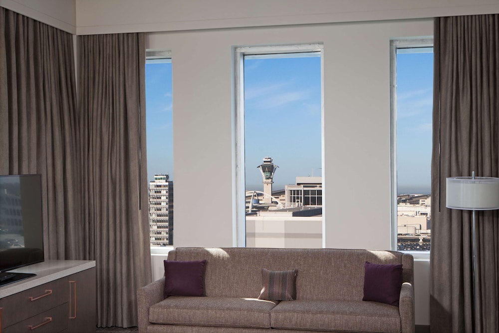 H Hotel Los Angeles, Curio Collection by Hilton 27/59