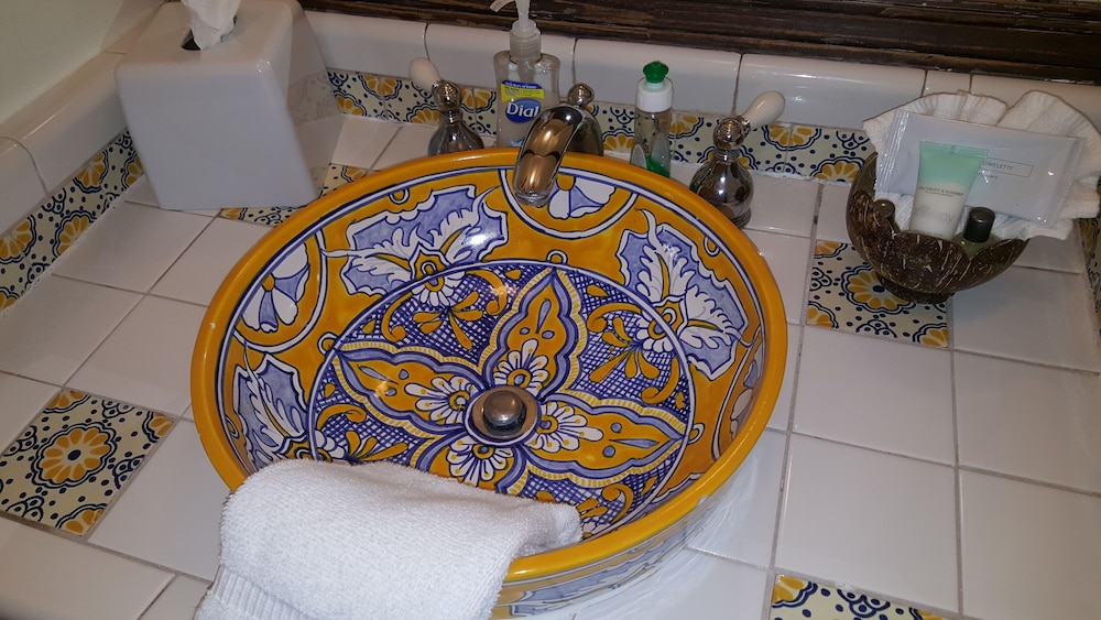The Caribbean Court Boutique Hotel 49/83