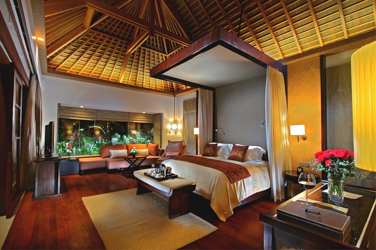 ROYAL, POOL, VILLA