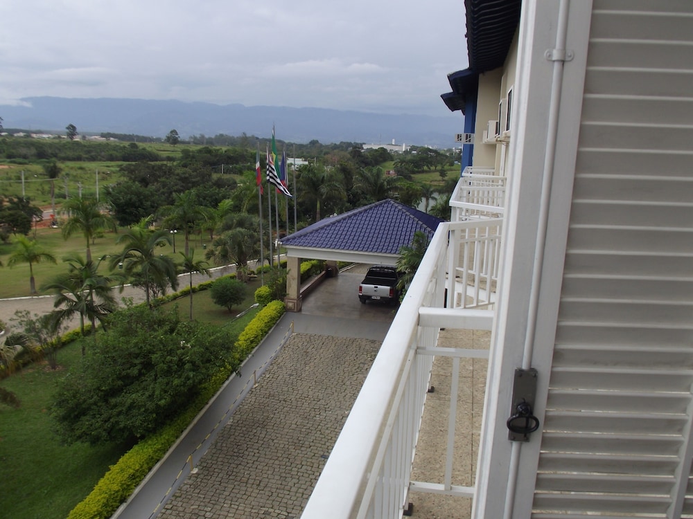 Colonial Plaza Hotel 63/68