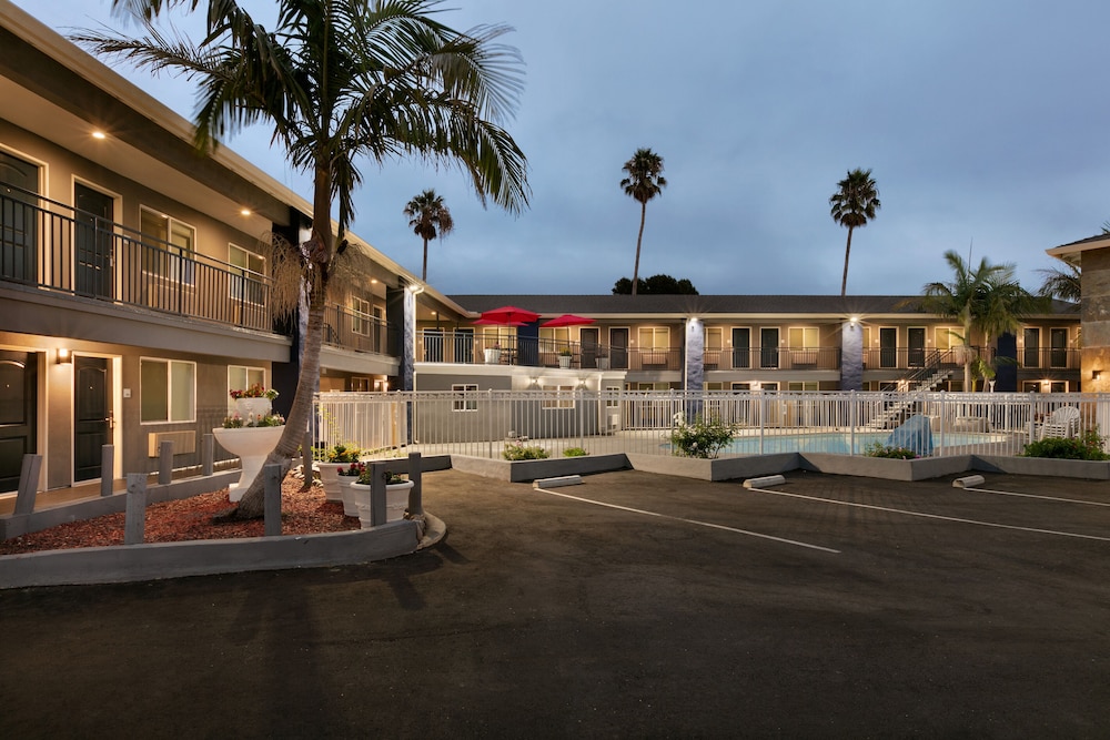 Torch Lite Inn 7/35