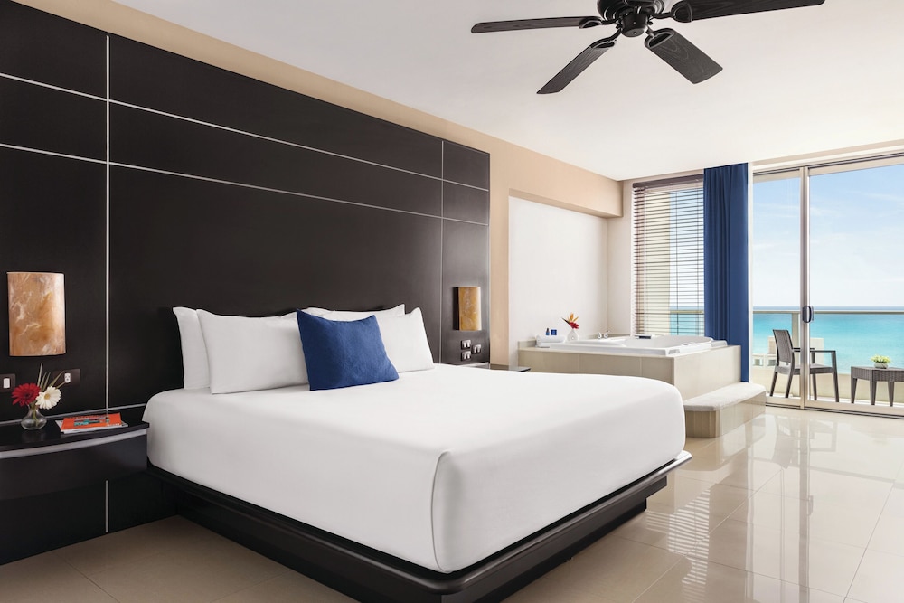 PREMIUM, SUITE, KING BED