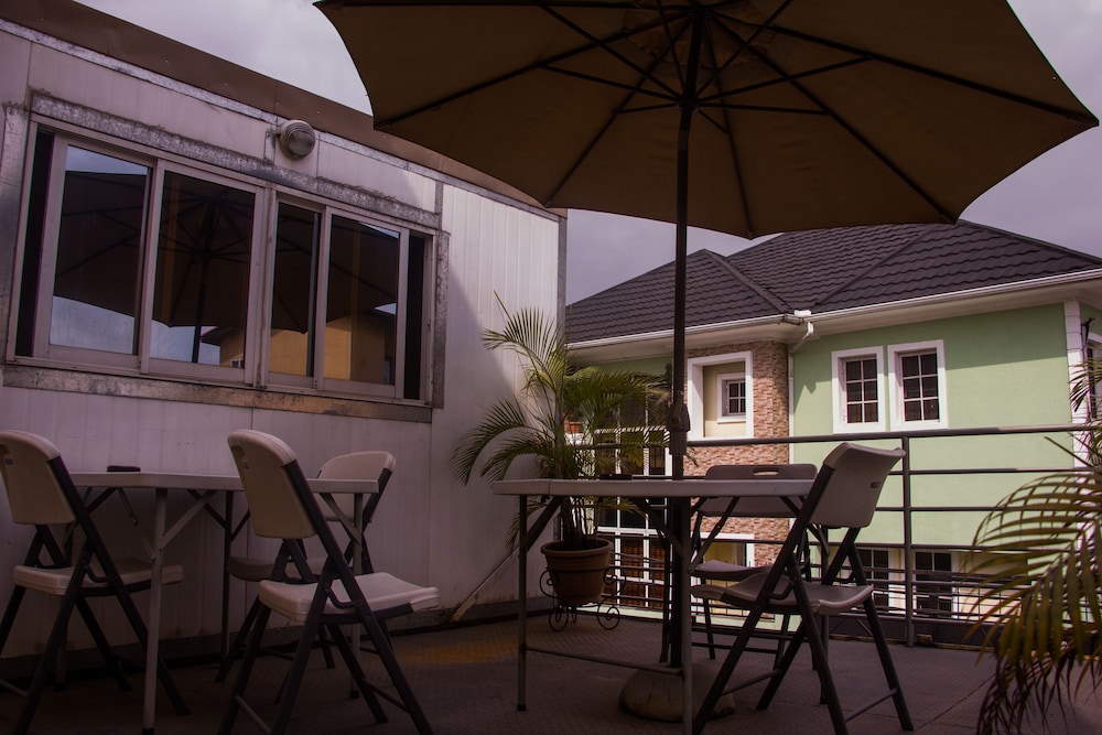 Deen Apartment Services 25/35