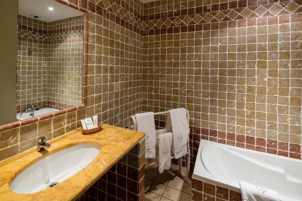RELAIS DU SILENCE LE CLOS DE PRADINES 18/51
