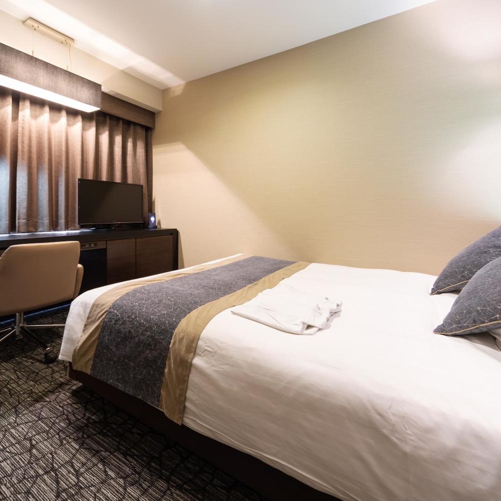 Deluxe, Double Bed, Smoking