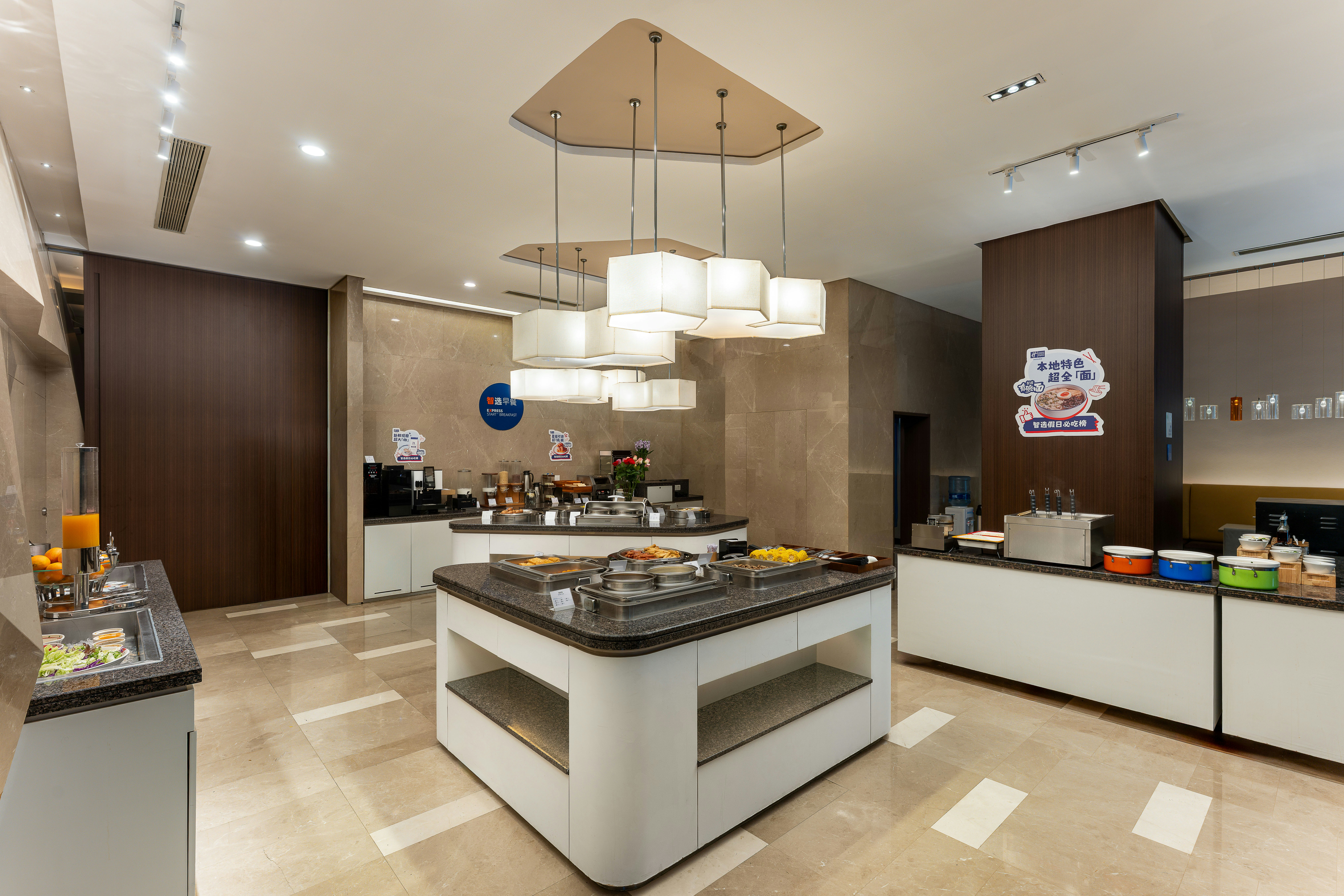 HOLIDAY INN EXPRESS SHANGHAI JINSHA 6/50