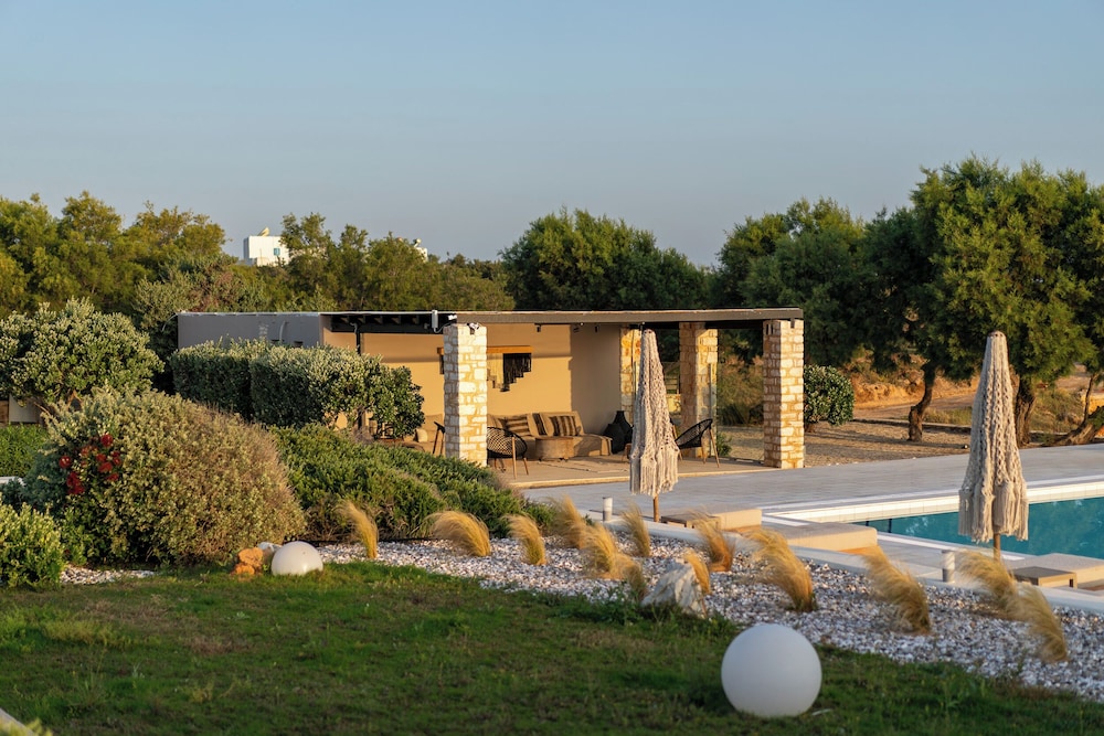 AMBASSADOR LUXURY VILLAS 45/50