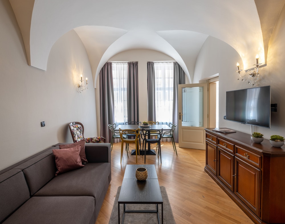 Chateau 9 Apartments by Adrez Living 24/50