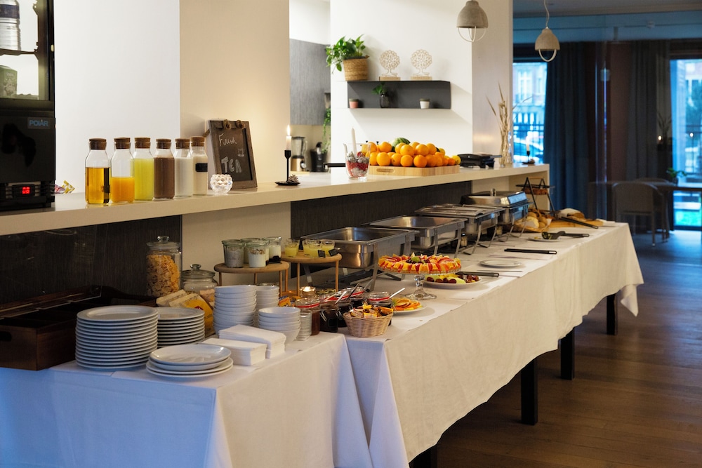 restaurant cafeteria