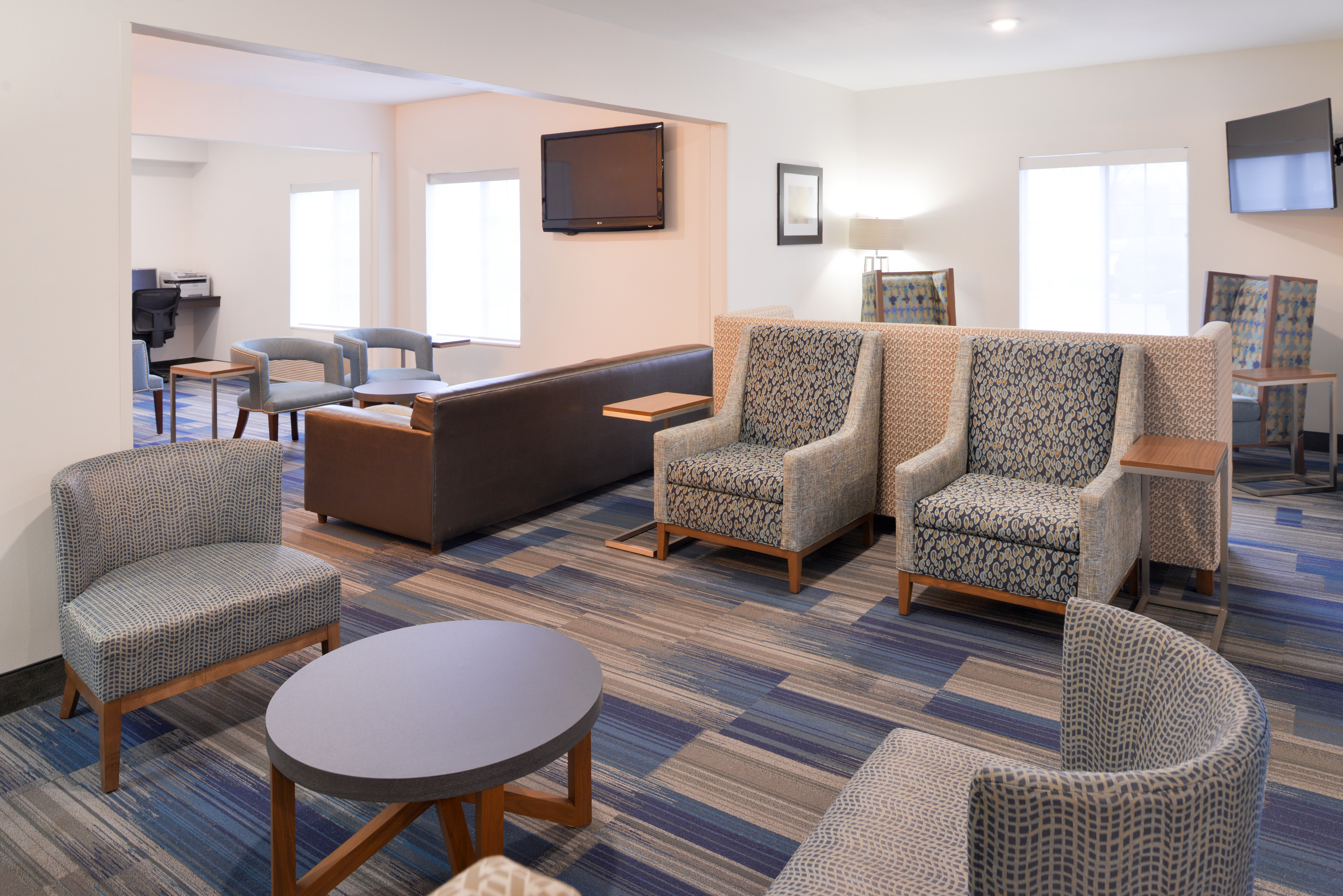 Holiday Inn Express Hotel and Suites Sioux Falls At Empire Mall 44/75