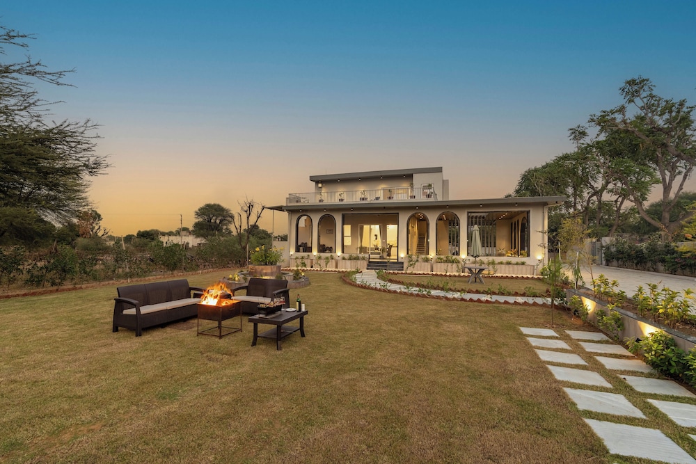 ELIVAAS Jamun Farm 2 BHK Villa with Pool in JAIPUR