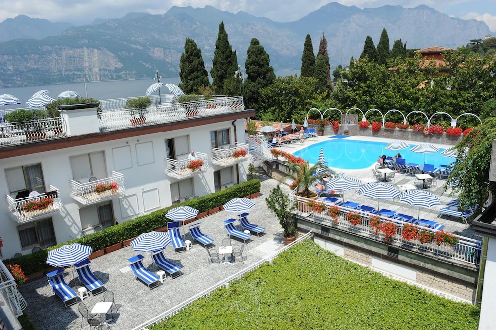Hotel Excelsior Bay 47/50