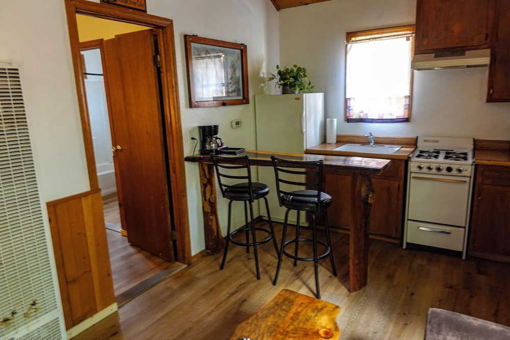 Sleepy Hollow Cabins and Hotel 49/50