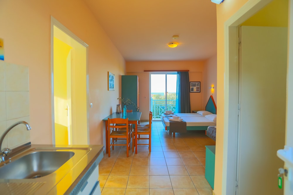 Filoxenia Hotel Apartments 50/51