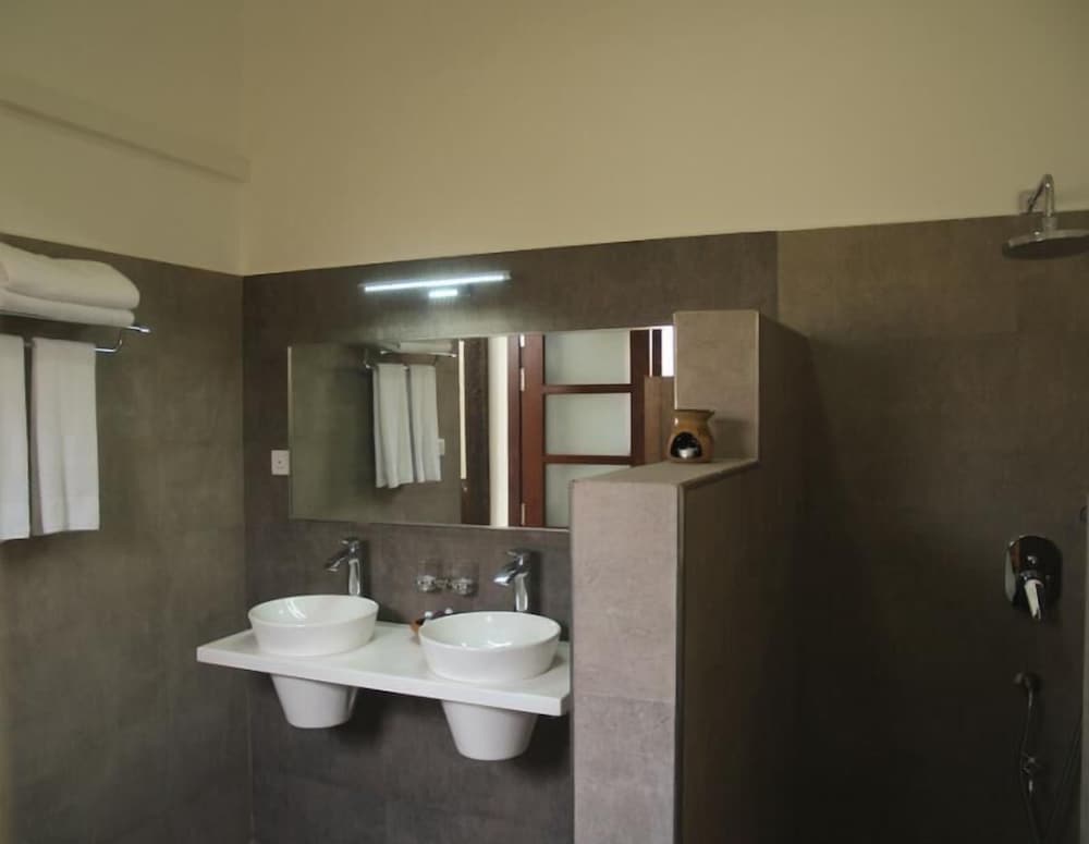 Imagine Villa Hotel 49/50