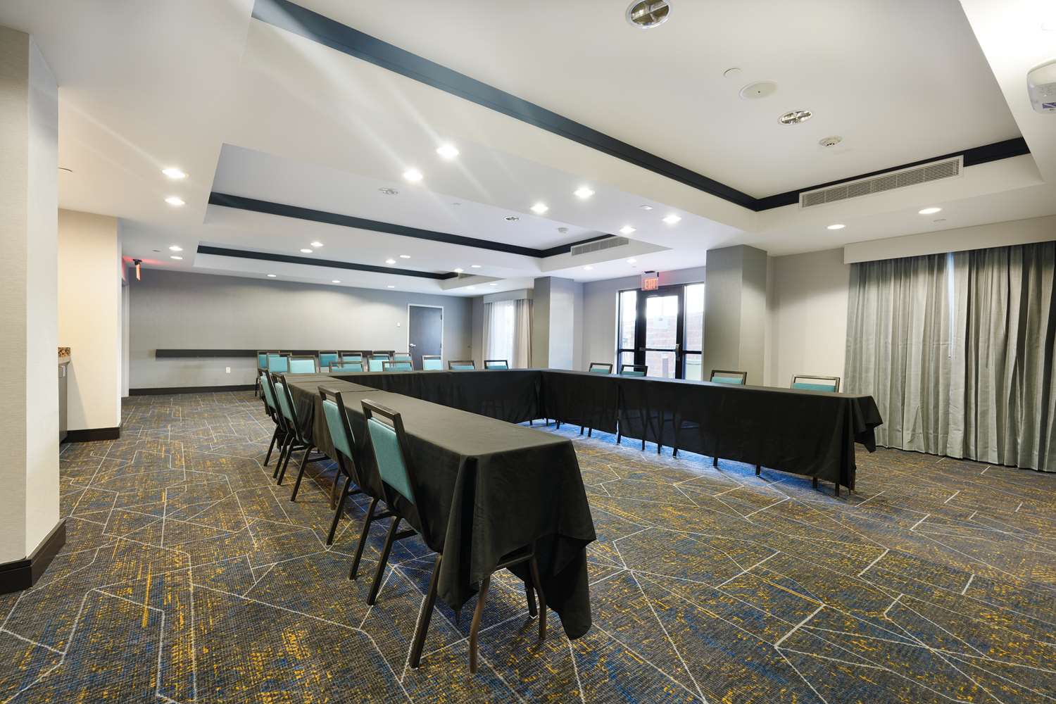 Hampton Inn and Suites Tulsa Central 12/19