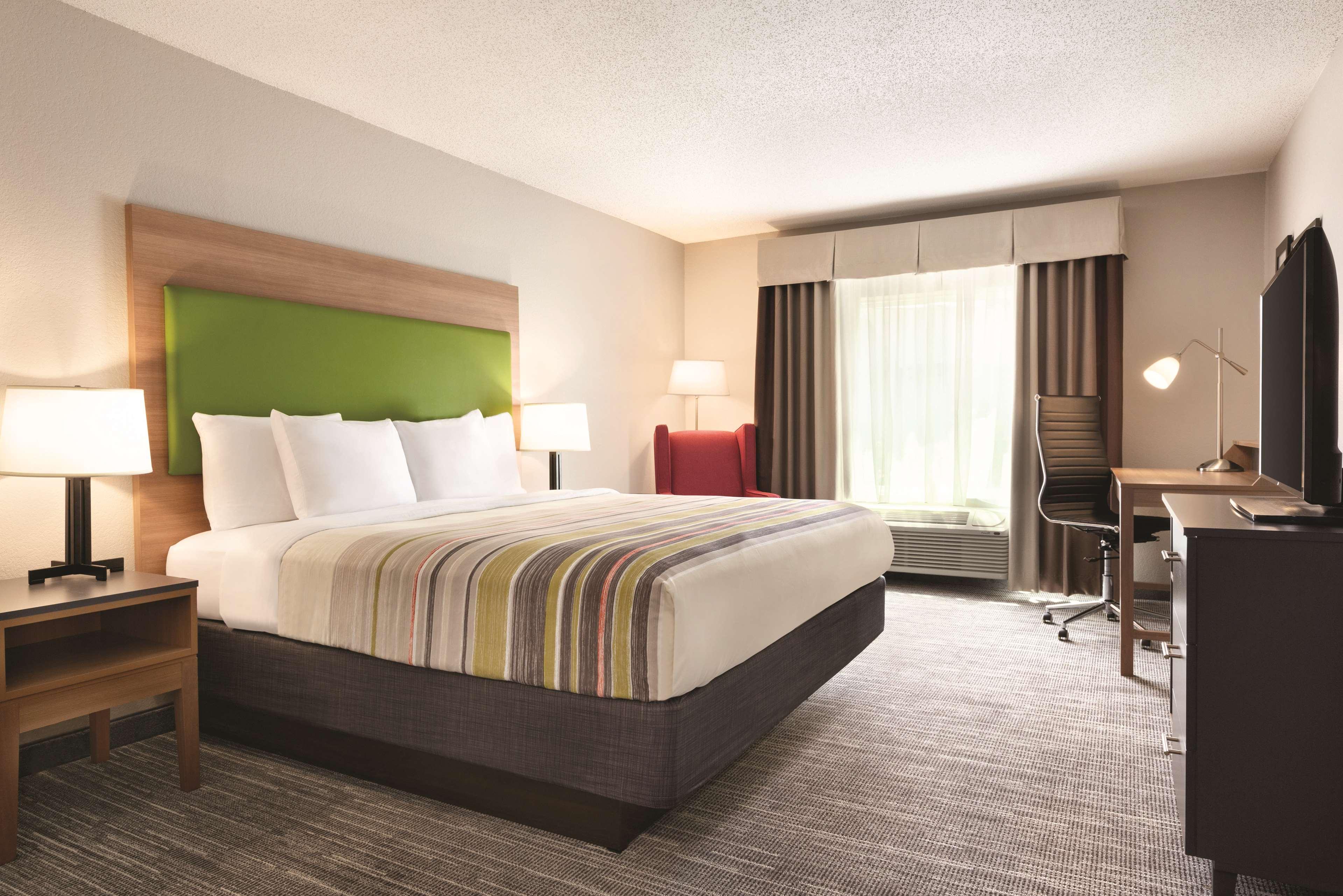 ROOM, KING BED, ACCESSIBLE